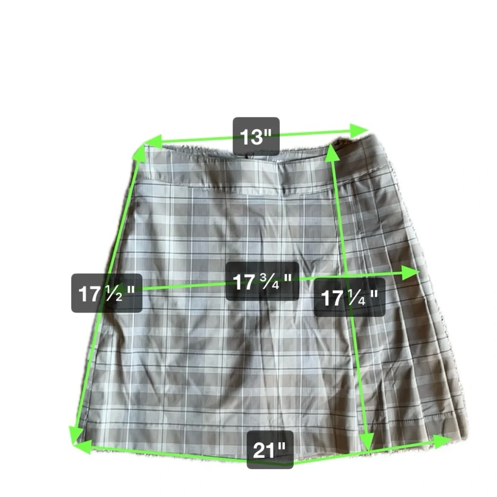 Women’s Nike Dri-Fit golf skort, size 4 gray plaid, pleated skirt workout active